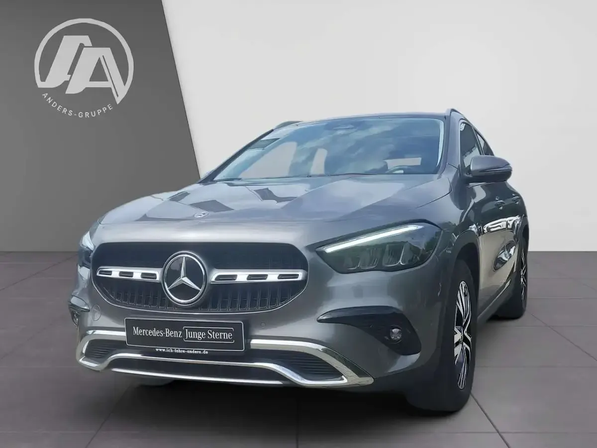 Gebraucht Mercedes GLA220 190 PS (139 kW) 2025 Mountaingrau SUV