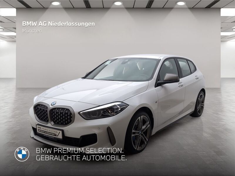 Weiß Gebraucht 2024 BMW M135 Comfort Edition Kleinwagen | 38.906 € (Fairer Preis) - Bild 1/2