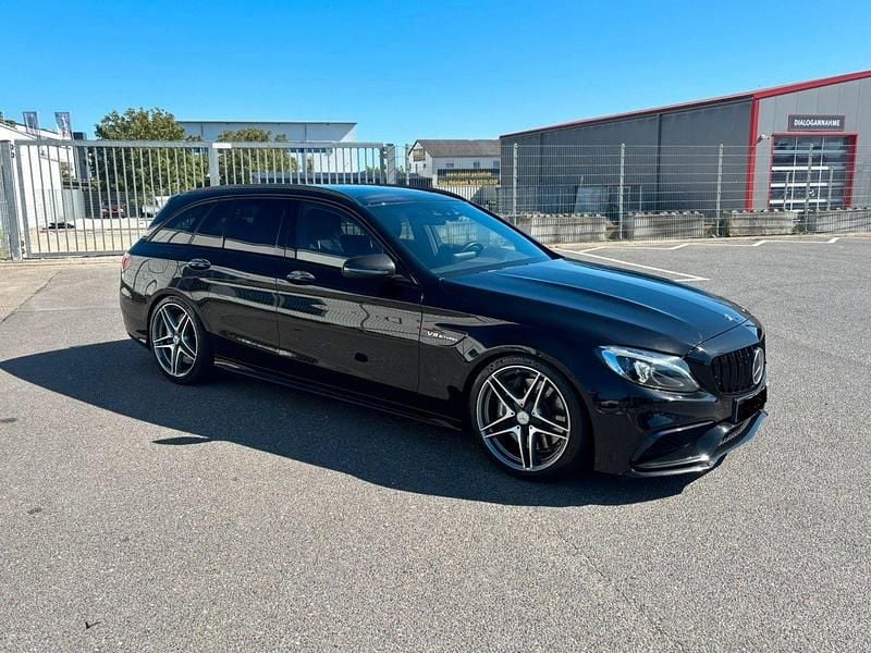 Schwarz Gebraucht 2018 Mercedes C63 AMG AMG Kombi | 46.000 € - Bild 1/4