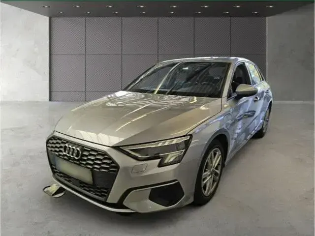 Używany Audi A3 Performance 204 KM (150 kW) 2022 Srebrny Sedan/Limuzyna