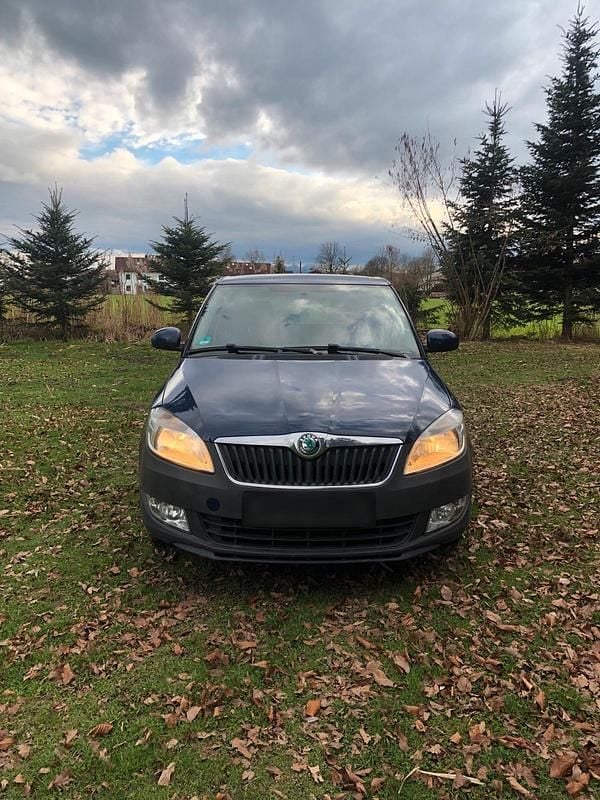 Gebraucht Skoda Fabia 70 PS (51 kW) 2012 Blau Kleinwagen