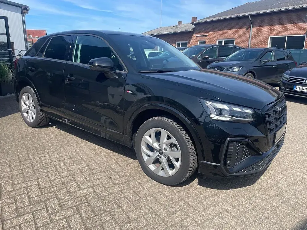 Gebraucht Audi Q2 S-Line 150 PS (110 kW) 2025 Schwarz SUV