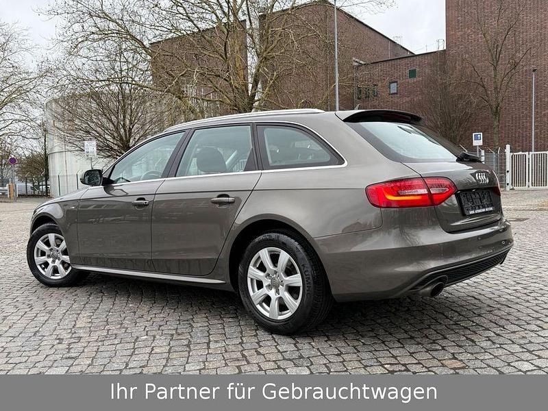 Gebraucht Audi A4 Attraction 170 PS (125 kW) 2014 Grau Limousine