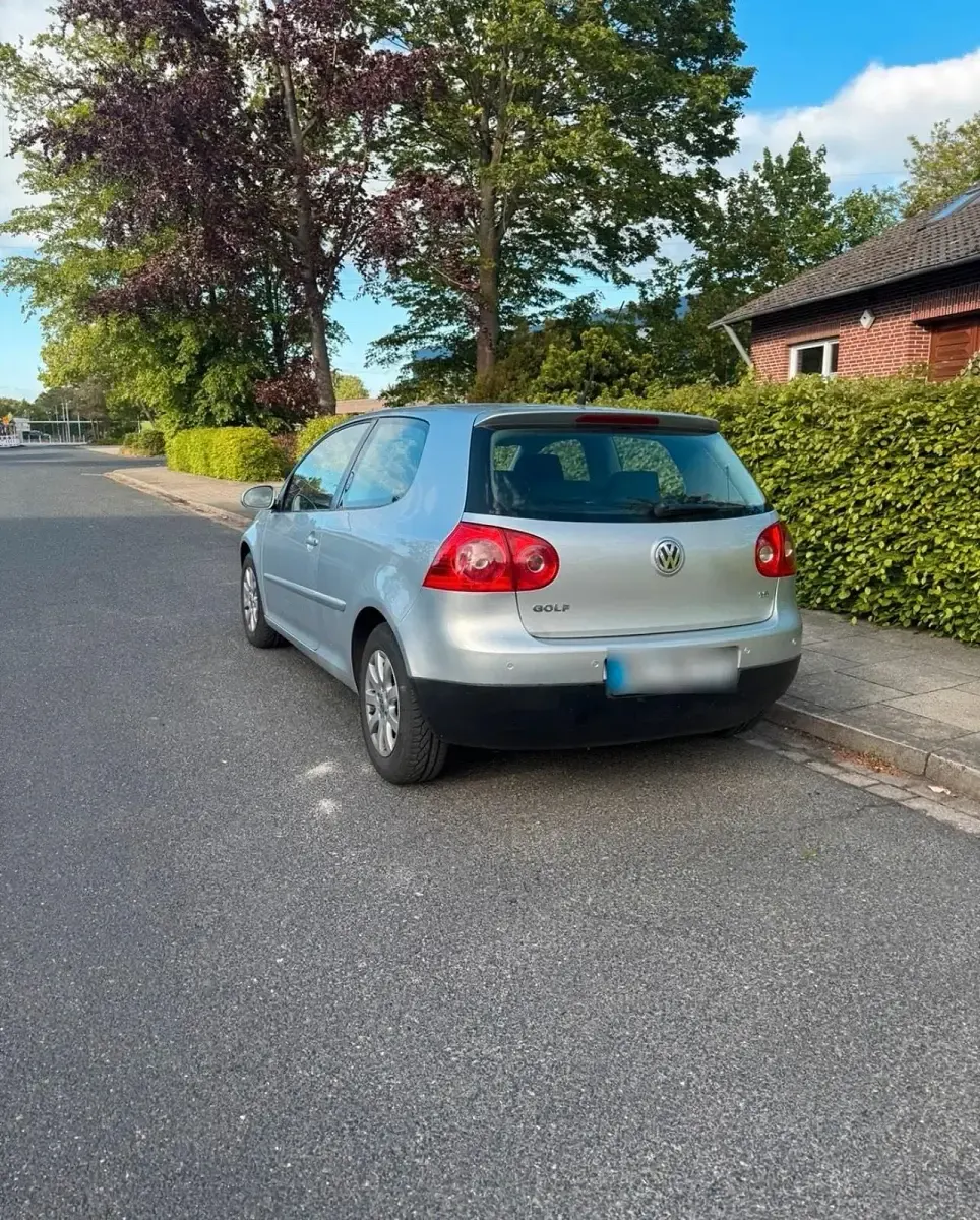 Gebraucht VW Golf V 102 PS (75 kW) 2005 Silber Kleinwagen