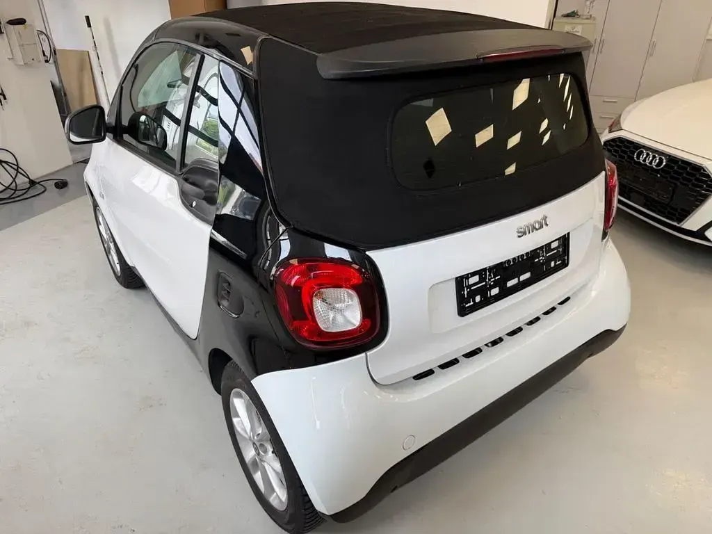 Gebraucht Smart ForTwo Cabrio Passion 71 PS (52 kW) 2016 Weiß Cabrio