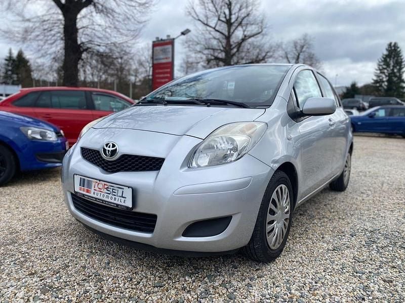 Gebraucht Toyota Yaris 99 PS (72 kW) 2012 Silber Kleinwagen