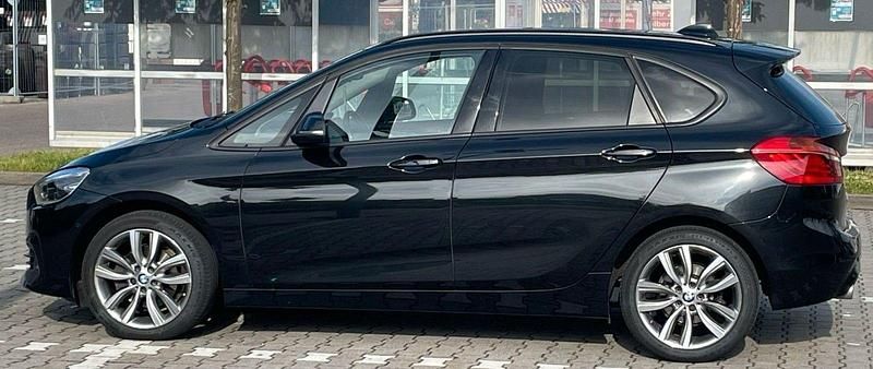 Schwarz Gebraucht 2021 BMW 220 Active Tourer Sport Line Van / Kleinbus | 21.999 € (Fairer Preis) - Bild 1/4