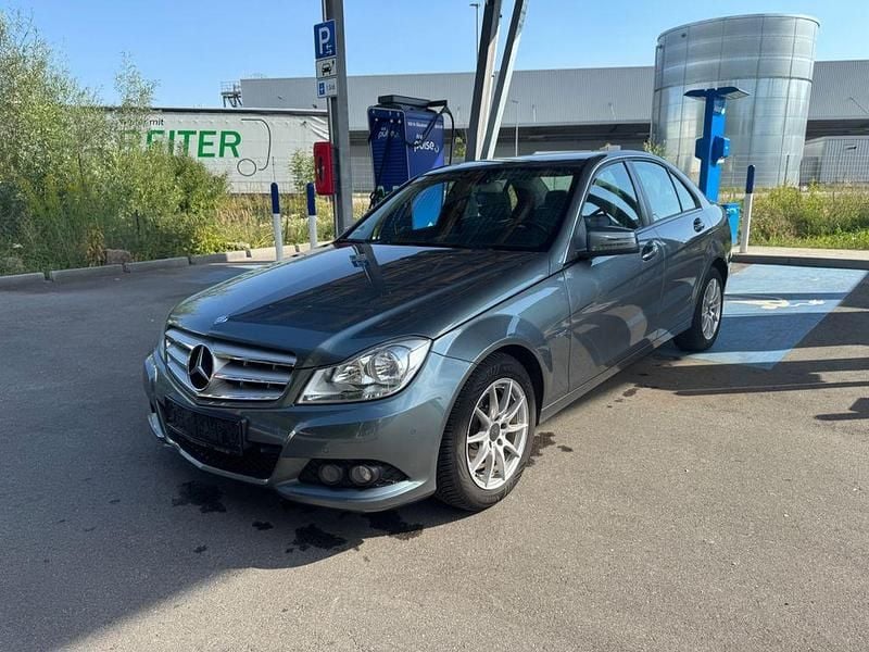 Silber Gebraucht 2012 Mercedes C180 Limousine | 8.499 € (Fairer Preis) - Bild 1/4