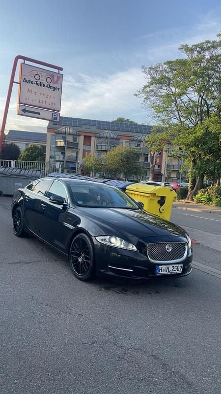 Schwarz Gebraucht 2010 Jaguar XJ Premium Luxury Limousine | 9.500 € (Fairer Preis) - Bild 1/4