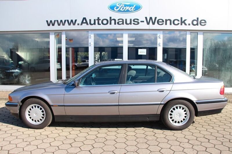 Grau Gebraucht 1997 BMW 740 Limousine | 14.970 € (Fairer Preis) - Bild 1/4