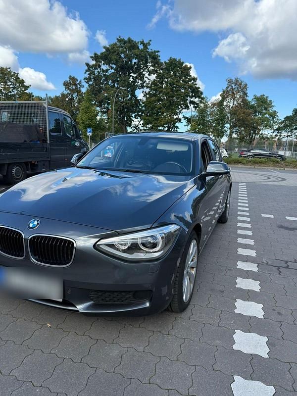 Grau Gebraucht 2014 BMW 116 M Sport Kleinwagen | 10.900 € (Fairer Preis) - Bild 1/4