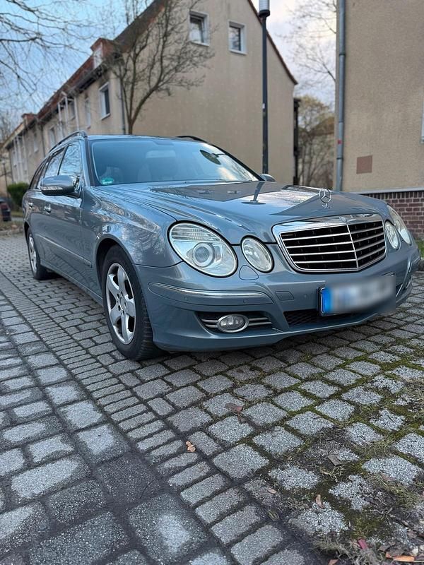 Grau Gebraucht 2007 Mercedes E320 Avantgarde Kombi | 4.500 € (Etwas zu teuer) - Bild 1/4