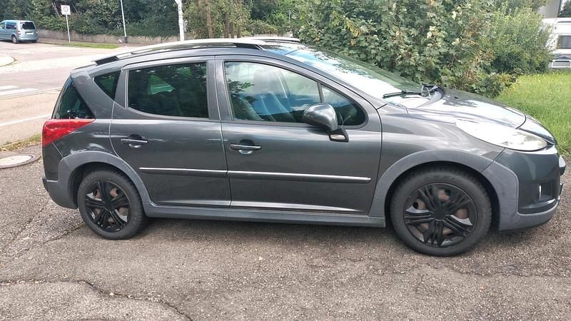 Grau Gebraucht 2025 Peugeot 207 Kombi | 2.800 € (Guter Preis) - Bild 1/4