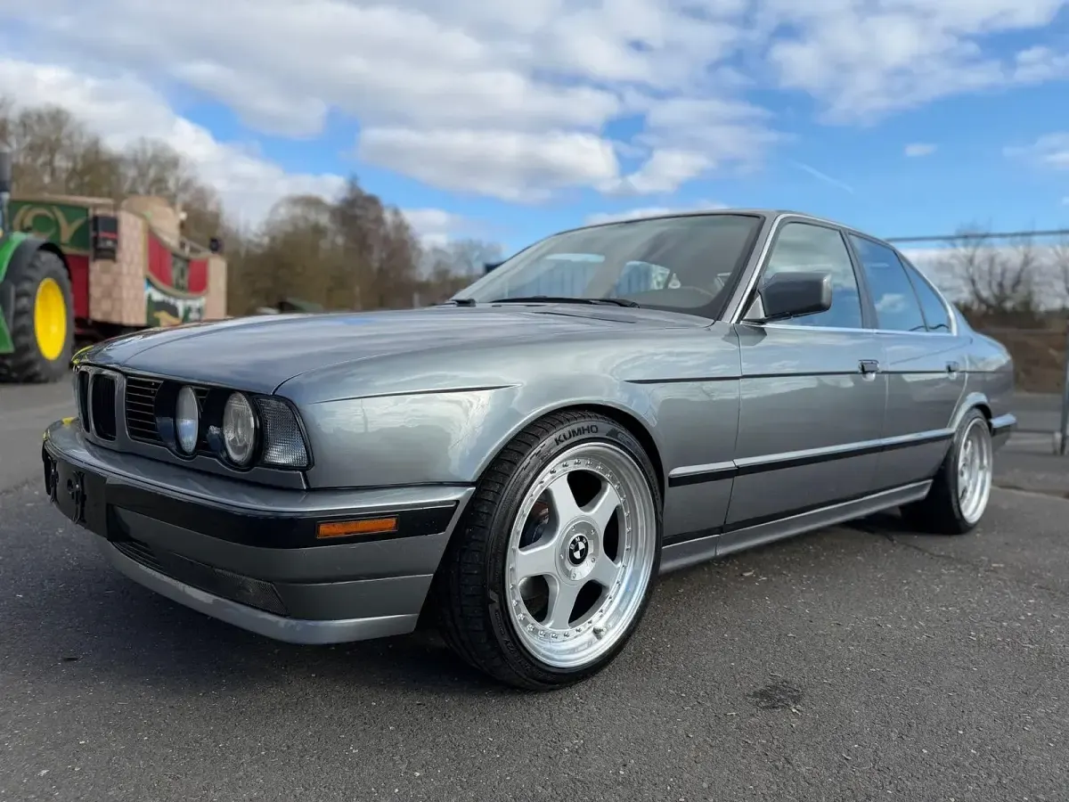 Używany BMW 520 150 KM (110 kW) 1991 Szary Sedan/Limuzyna