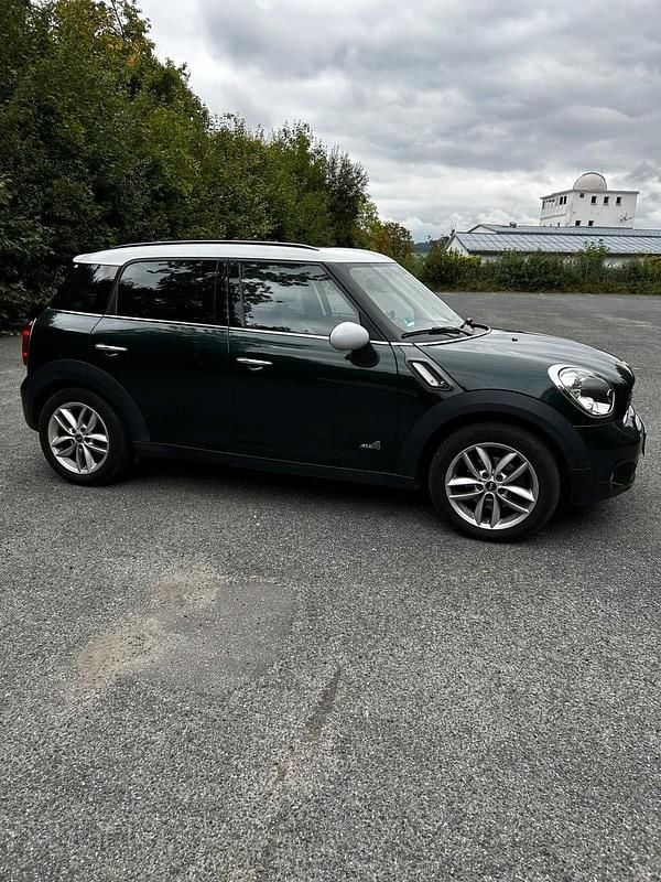 Grün Gebraucht 2011 Mini Countryman SUV | 8.500 € (Fairer Preis) - Bild 1/4