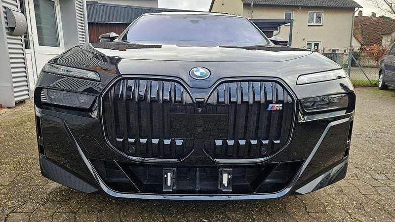 Gebraucht BMW 760 M Performance 571 PS (419 kW) 2023 Black sapphire metallic Limousine