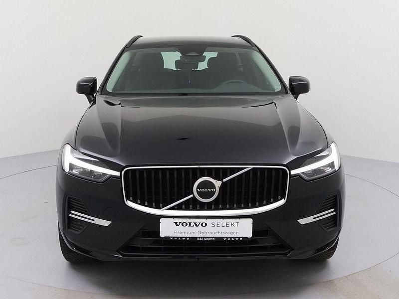 Gebraucht Volvo XC60 Core 197 PS (144 kW) 2023 Onyx schwarz SUV