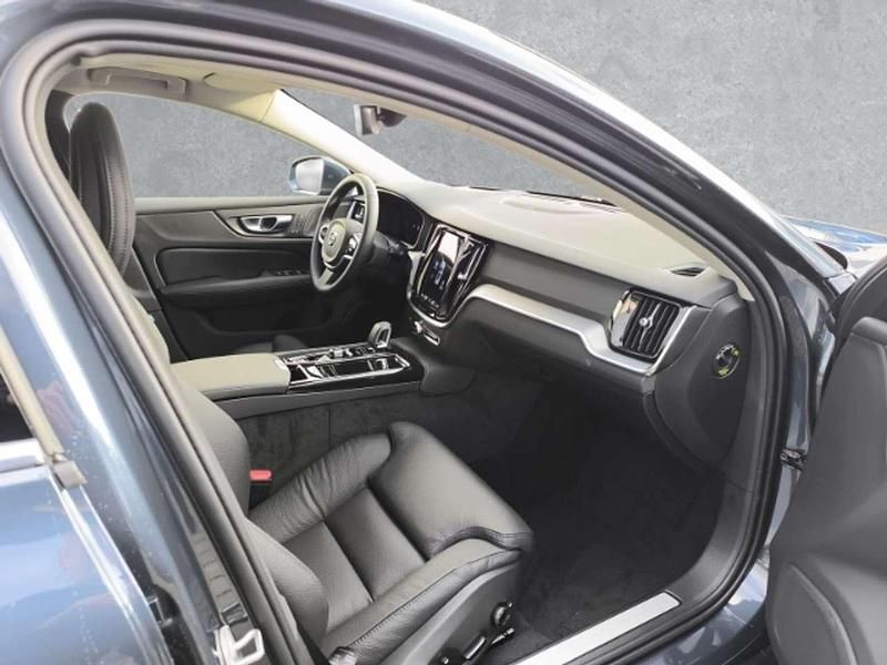 Neu Volvo V60 Plus 455 PS (334 kW) 2025 Blau Kombi