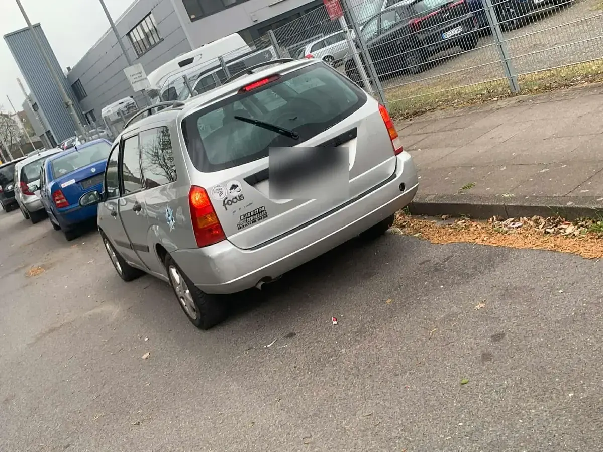 Używany Ford Focus 110 KM (80 kW) 2001 Szary Kombi