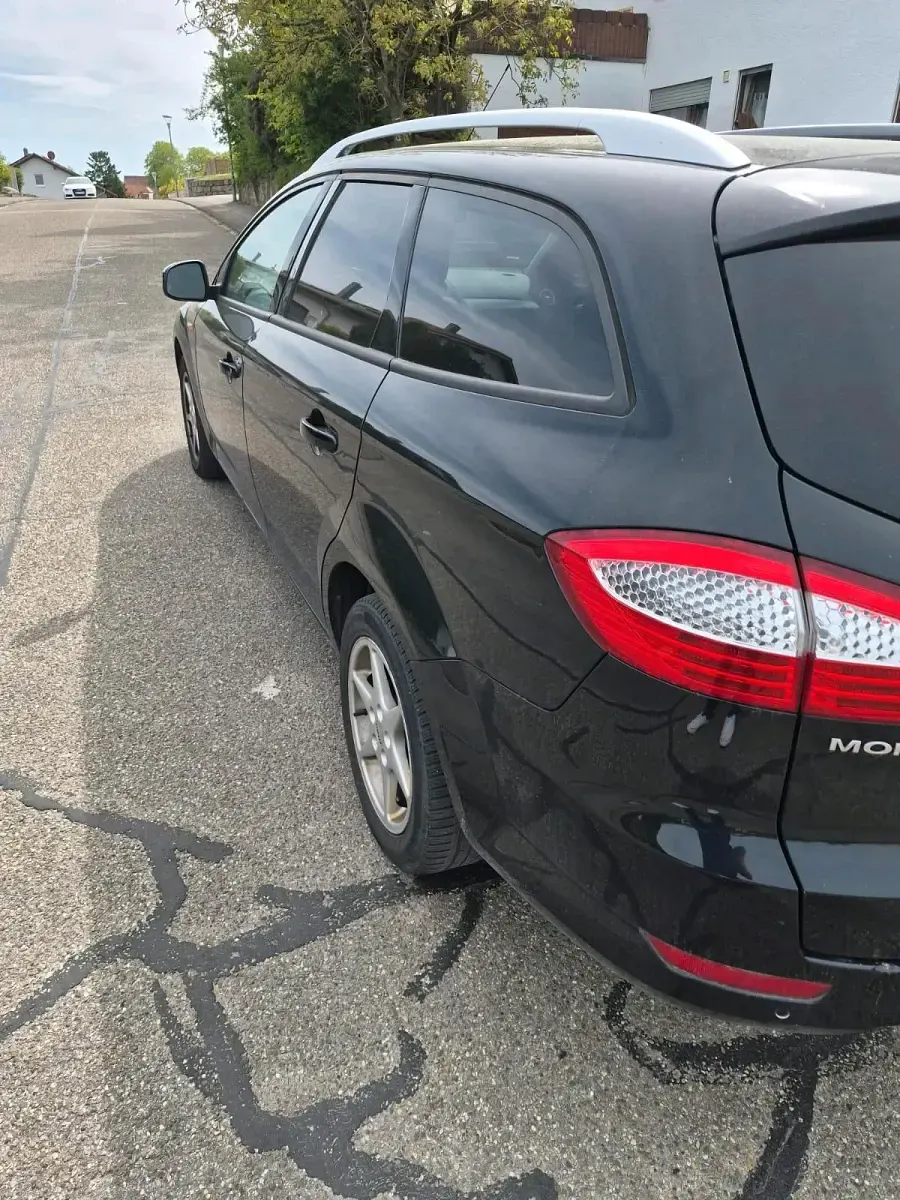 Gebraucht Ford Mondeo 140 PS (102 kW) 2010 Schwarz Kombi