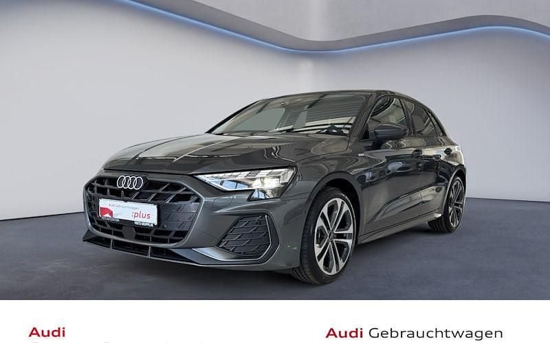 Grau Neu 2025 Audi A3 Sportback S-Line Limousine | 36.850 € (Superpreis) - Bild 1/4