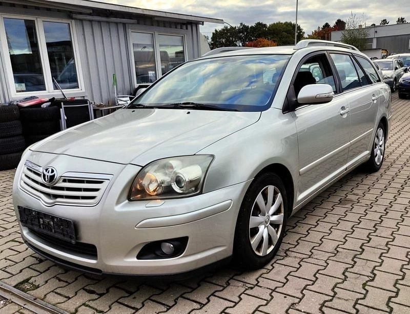 Gebraucht Toyota Avensis Sol 129 PS (94 kW) 2006 Gold Kombi