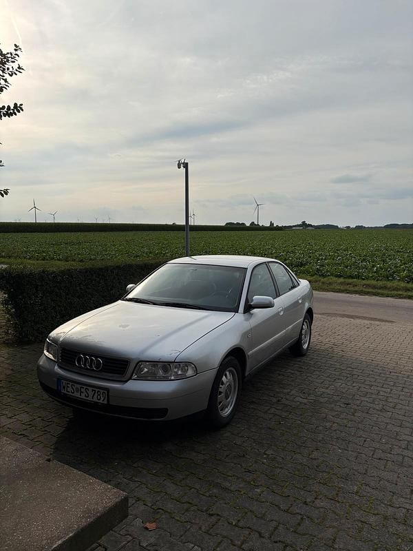 Silber Gebraucht 2000 Audi A4 Limousine | 2.400 € (Fairer Preis) - Bild 1/4
