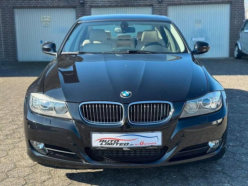 Gebraucht BMW 330 Sport Line 245 PS (180 kW) 2011 Schwarz Limousine