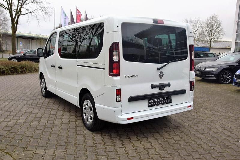 Gebraucht Renault Trafic Life 150 PS (110 kW) 2023 Weiß Van / Kleinbus