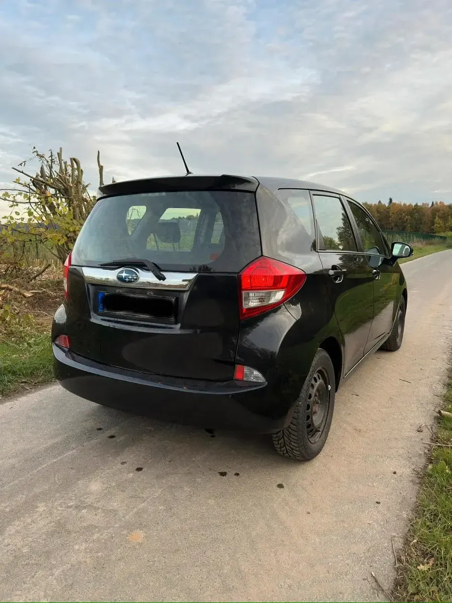 Gebraucht Subaru Trezia 90 PS (66 kW) 2010 Schwarz Kleinwagen