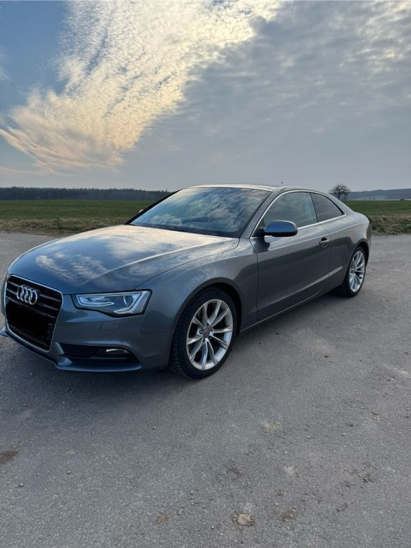 Grau Gebraucht 2012 Audi A5 Coupé | 9.500 € (Superpreis) - Bild 1/4