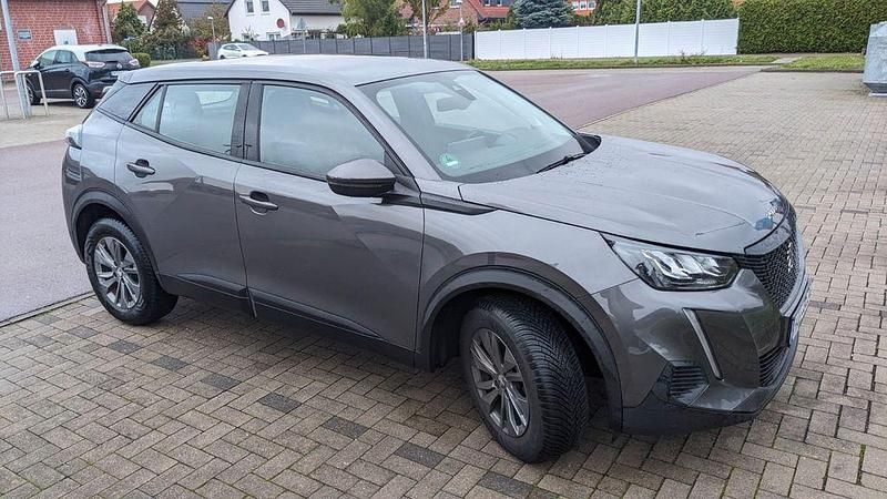 Grau Gebraucht 2020 Peugeot 2008 Active+ SUV | 12.990 € (Guter Preis) - Bild 1/4