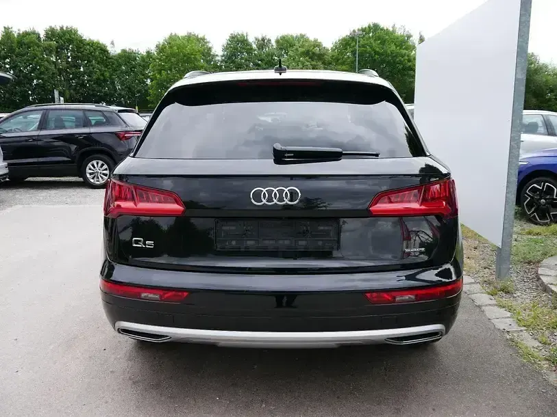 Gebraucht Audi Q5 Sport 245 PS (180 kW) 2020 Mythosschwarz metallic (metallic) SUV