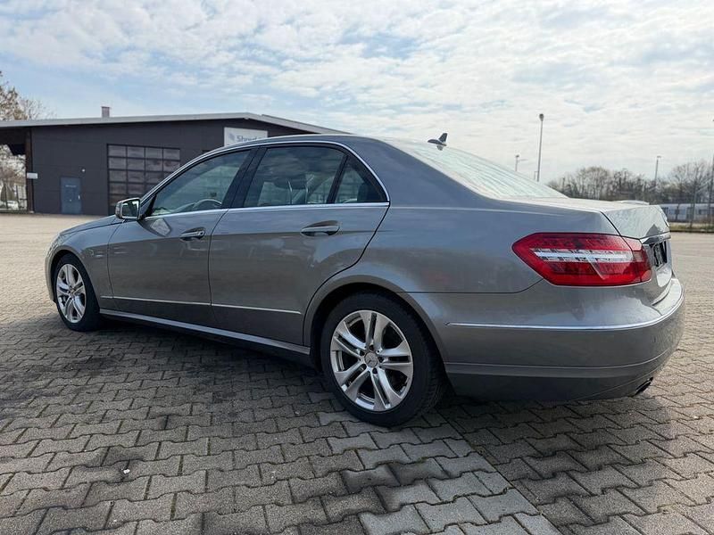Gebraucht Mercedes E300 Elegance 231 PS (169 kW) 2010 Grau Limousine