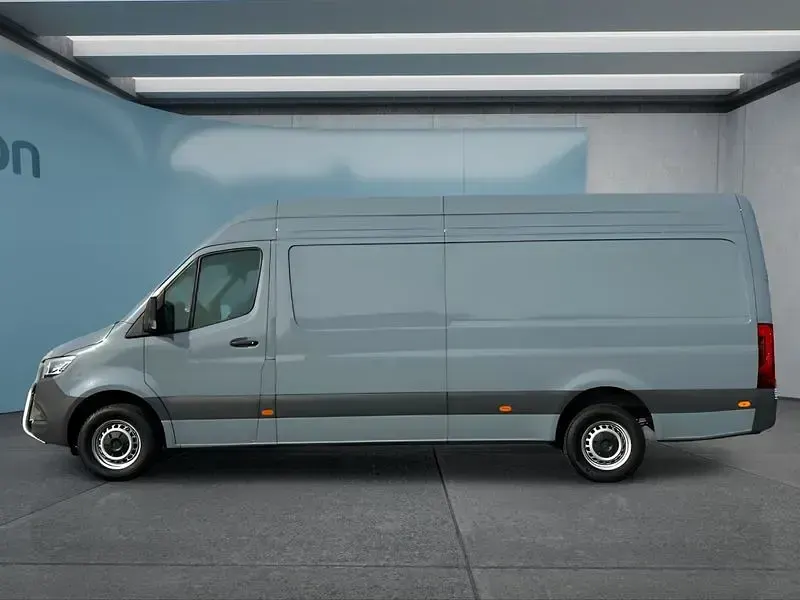 Gebraucht Mercedes Sprinter 170 PS (125 kW) 2024 Blau Van