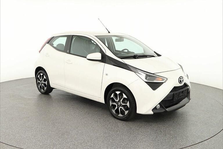 Weiß Gebraucht 2020 Toyota Aygo Team Kleinwagen | 10.460 € (Fairer Preis) - Bild 1/4