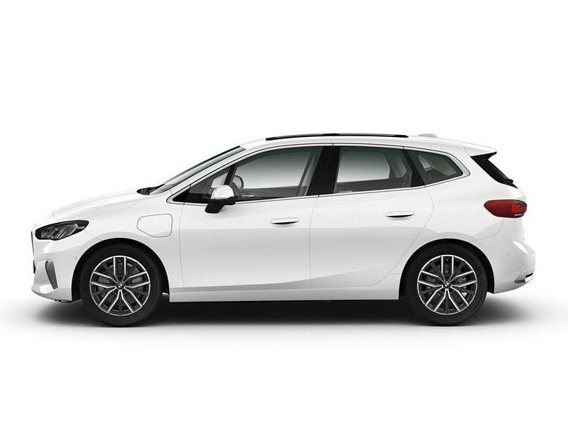 Weiß Gebraucht 2022 BMW 225 Active Tourer Luxury Line Van / Kleinbus | 29.508 € (Fairer Preis) - Bild 1/4