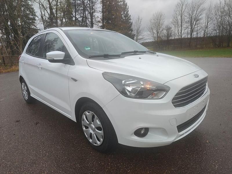Weiß Gebraucht 2017 Ford Ka Plus Cool & Sound Edition Kleinwagen | 6.990 € (Guter Preis) - Bild 1/4