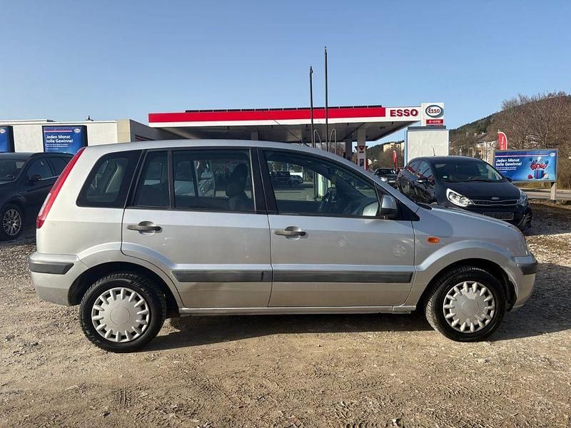 Gebraucht Ford Fusion Ambiente 80 PS (58 kW) 2011 Silber Kleinwagen