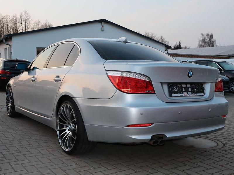 Gebraucht BMW 523 190 PS (139 kW) 2008 Silber Limousine