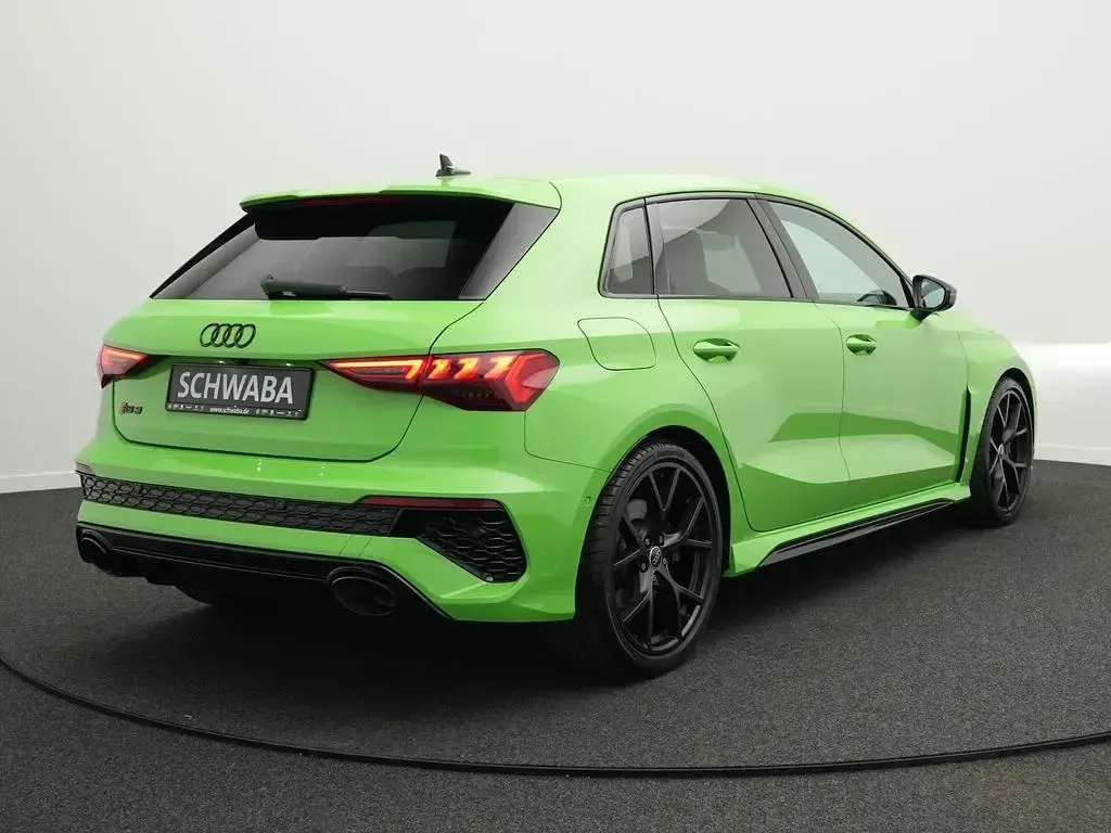 Gebraucht Audi RS3 Sport 400 PS (294 kW) 2023 Kyalamigrün Limousine