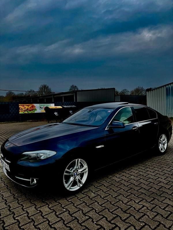 Blau Gebraucht 2012 BMW 525 Luxury Line Limousine | 14.200 € (Fairer Preis) - Bild 1/4