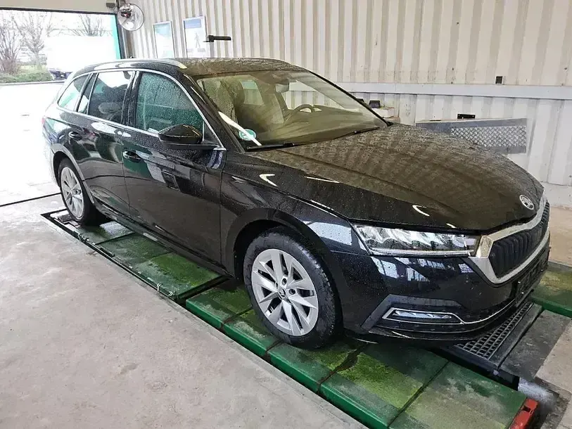 Gebraucht Skoda Octavia Style 150 PS (110 kW) 2022 Schwarzmagic perleffekt Kombi