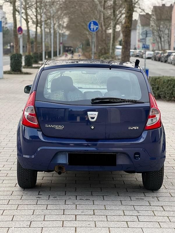 Second-hand Dacia Sandero 75 CP (55 kW) 2010 Albastru Berlinǎ