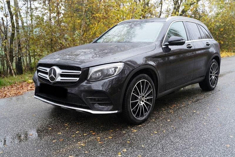 Schwarz Gebraucht 2019 Mercedes GLC350 AMG line SUV | 33.500 € (Fairer Preis) - Bild 1/4