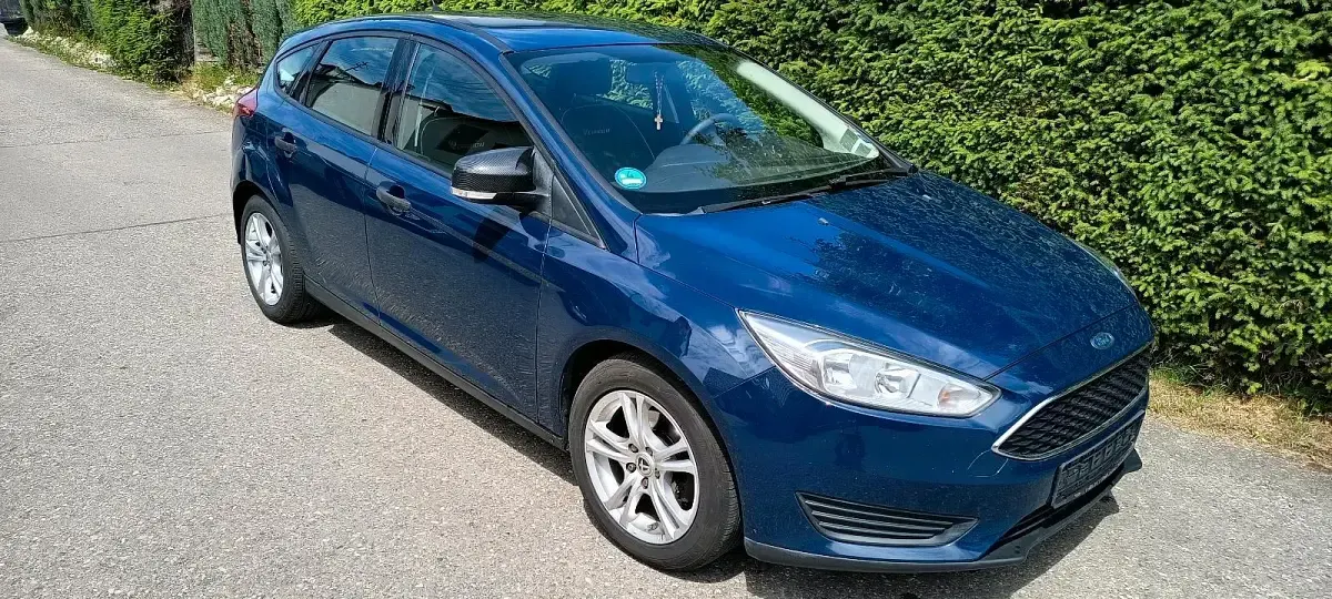 Gebraucht Ford Focus 100 PS (73 kW) 2017 Blau Limousine