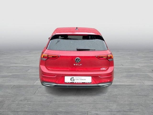 Gebraucht VW Golf VIII Move 110 PS (80 kW) 2023 Rot Limousine