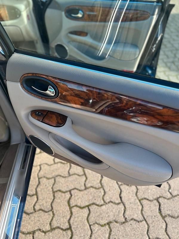 Gebraucht Jaguar XJ8 296 PS (217 kW) 1998 Blau Limousine