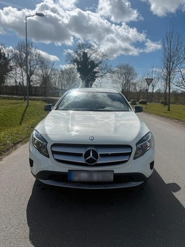 Gebraucht Mercedes GLA220 170 PS (125 kW) 2014 Weiß SUV