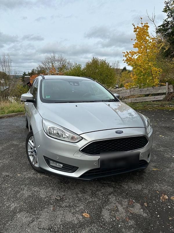 Silber Gebraucht 2016 Ford Focus Business Edition Kombi | 5.099 € - Bild 1/4